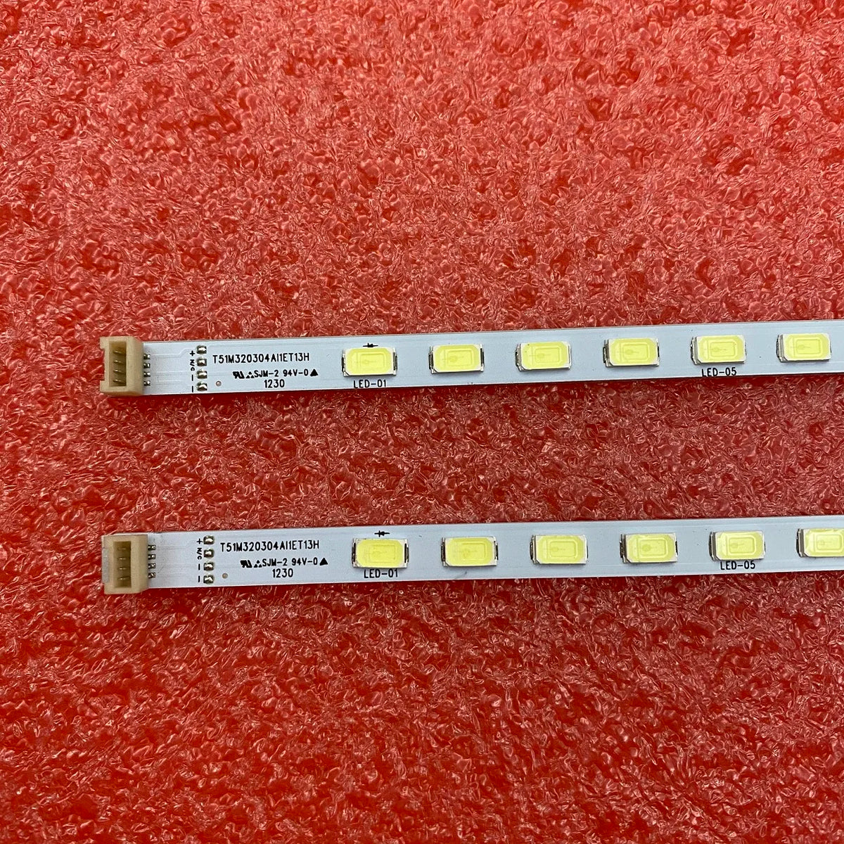 LED Backlight Strip for 2pcs LED backlight strip For T51M320304AI1ET13H 67-725790-0A0 TOT32LB02 LVW320CSTT