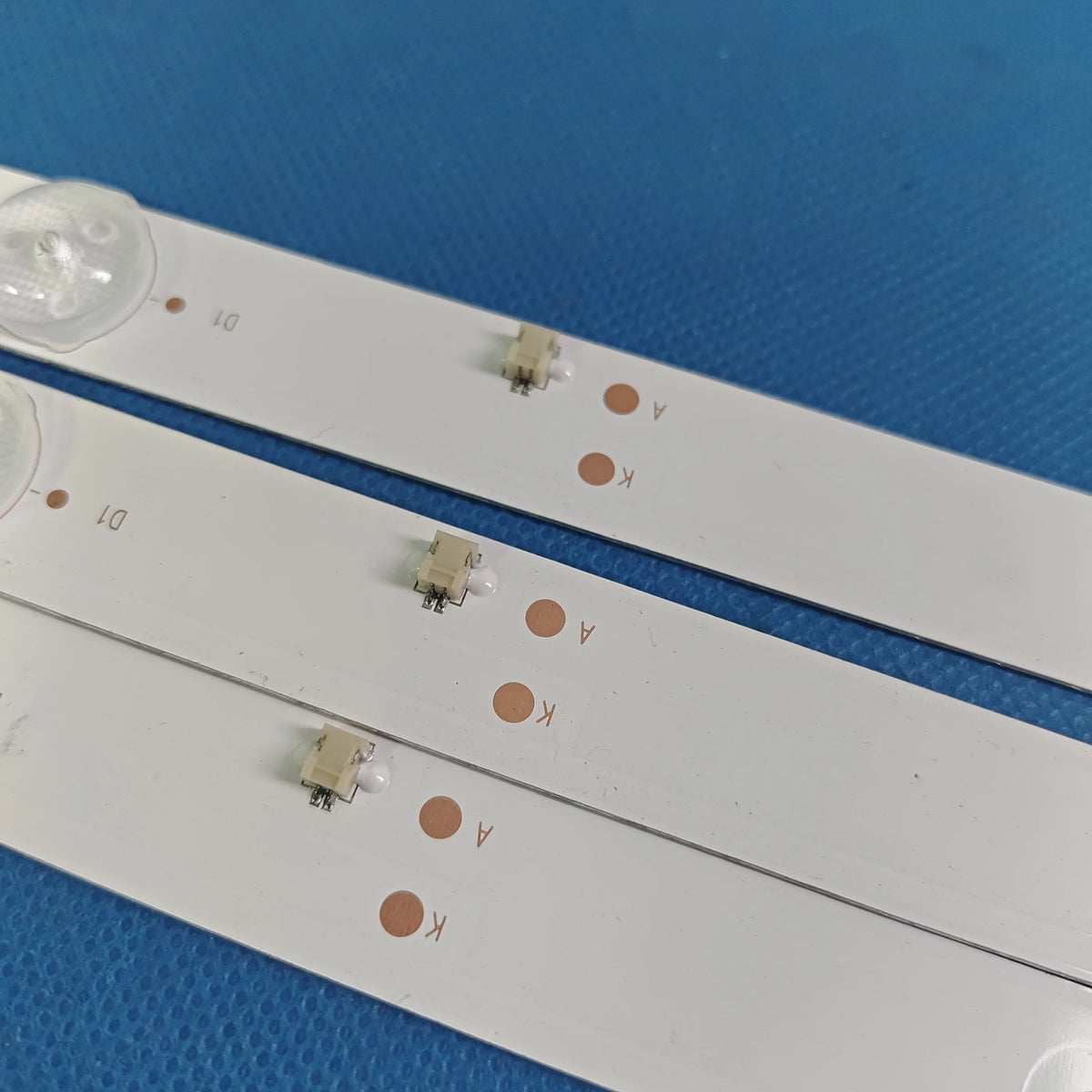 LED Backlight Strip for 28DM2000 28DM3500 LE-2822 VORTEX LEDV-28E33D 180.DT0-282200-0H CX280M02 303CX280032