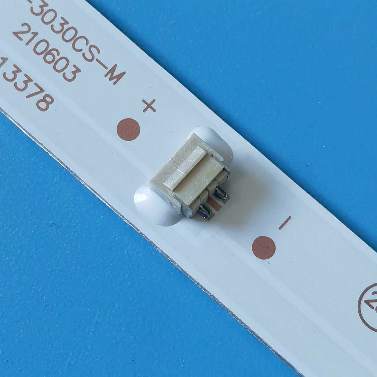 LED Backlight Strip for TV backlight strip Kraft KTVC-3201LEDT20 Zhigao DWB-3219A SJ.WB.D3200501-3030CS-M