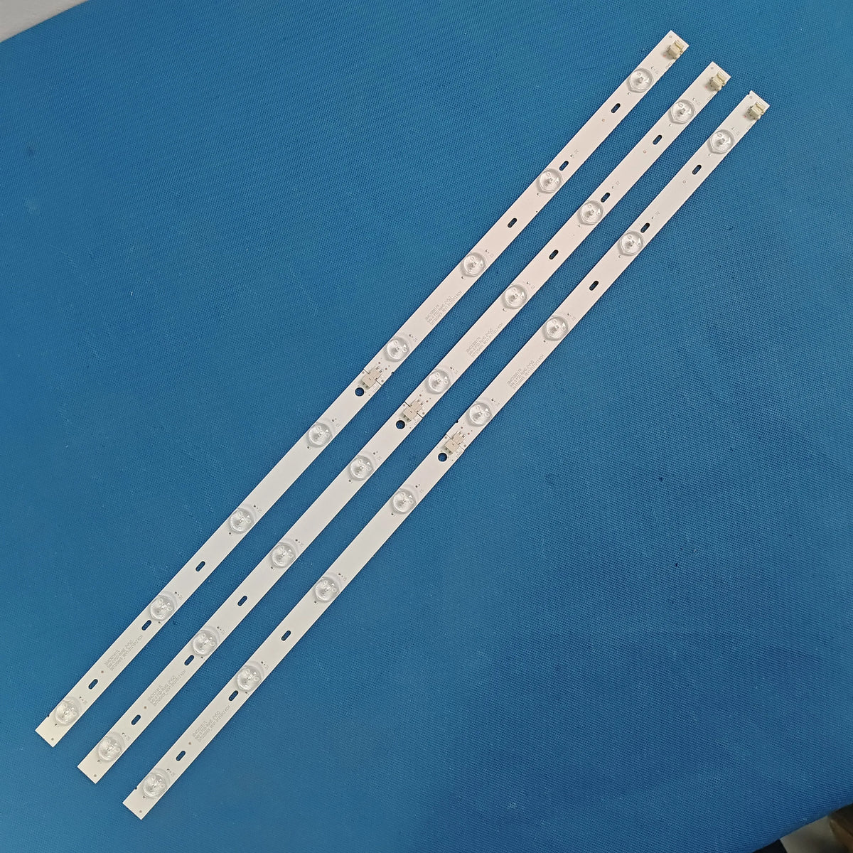 LED Backlight Strip for8lamp 32" TV SVT320AE9 IC-A-TBBY32D572 For 32L2300 32L2333DG 32W2333D 32L2333