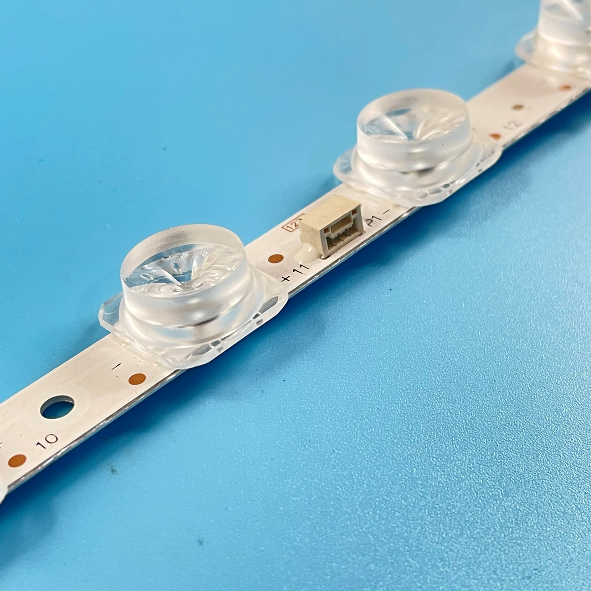 LED Backlight Strip for 21 LED(6V) LED Backlight Strip for TCL 43RS520 43R5500 43S435 43F9F 43F8 21*1
